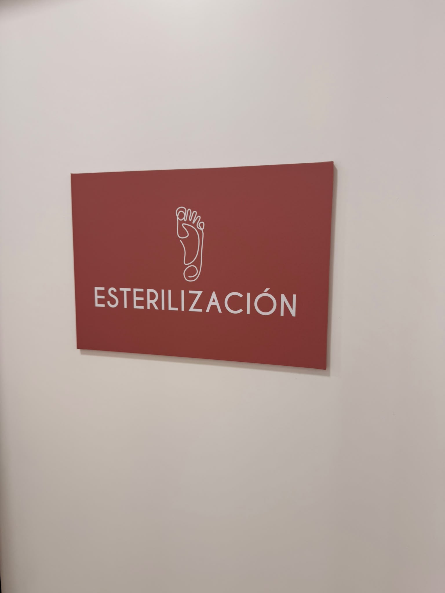 Señalización de la zona de esterilización de la clínica